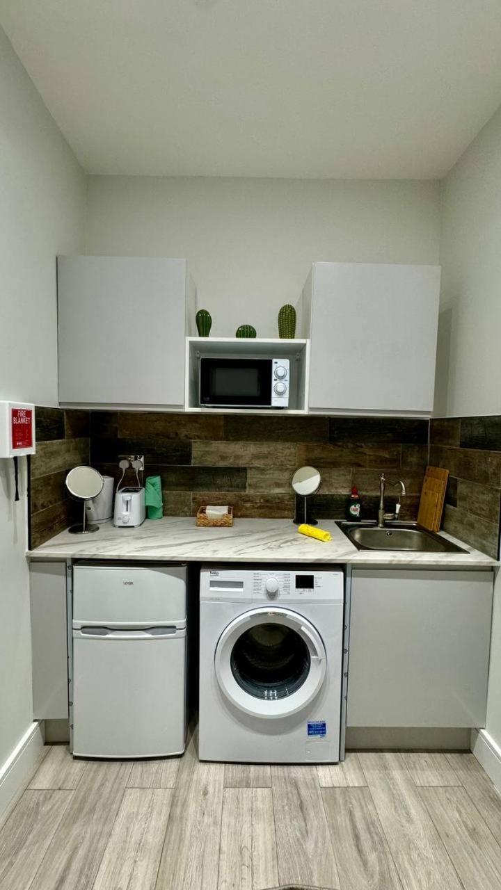 Guest&Rest Elite 1 Apartment Лондон Екстериор снимка
